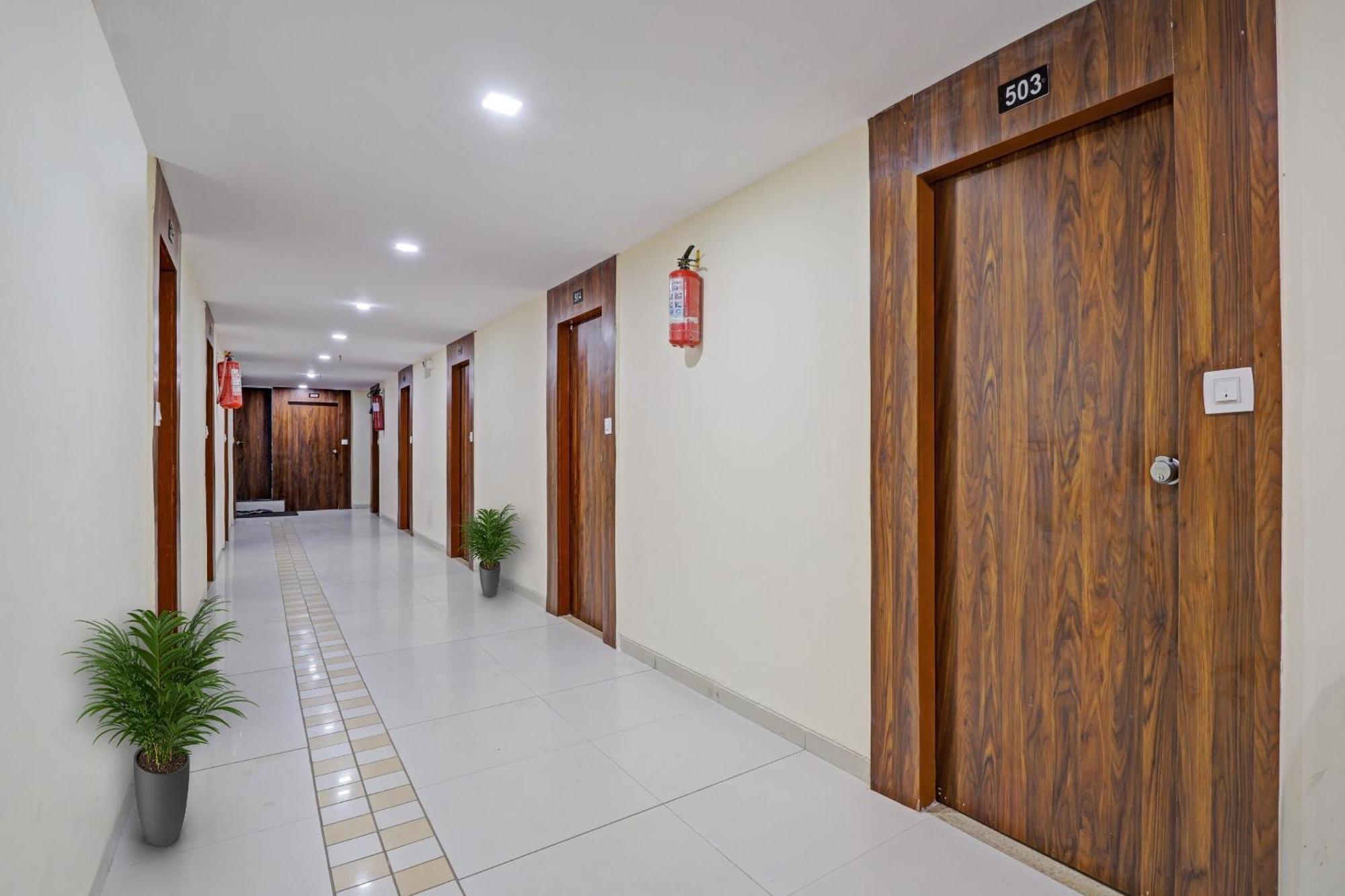 Hotel O Neelkamal أحمد أباد المظهر الخارجي الصورة
