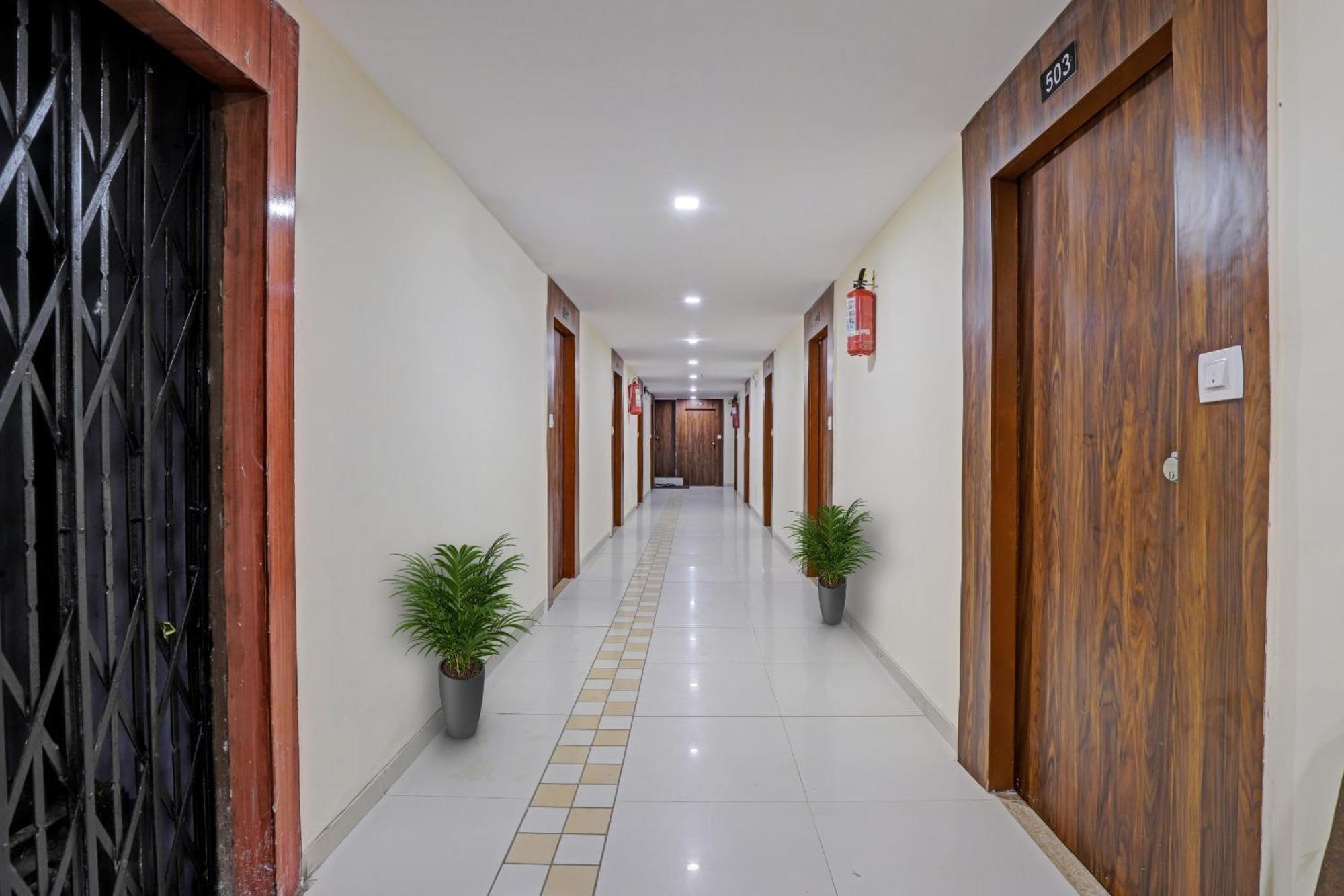 Hotel O Neelkamal أحمد أباد المظهر الخارجي الصورة
