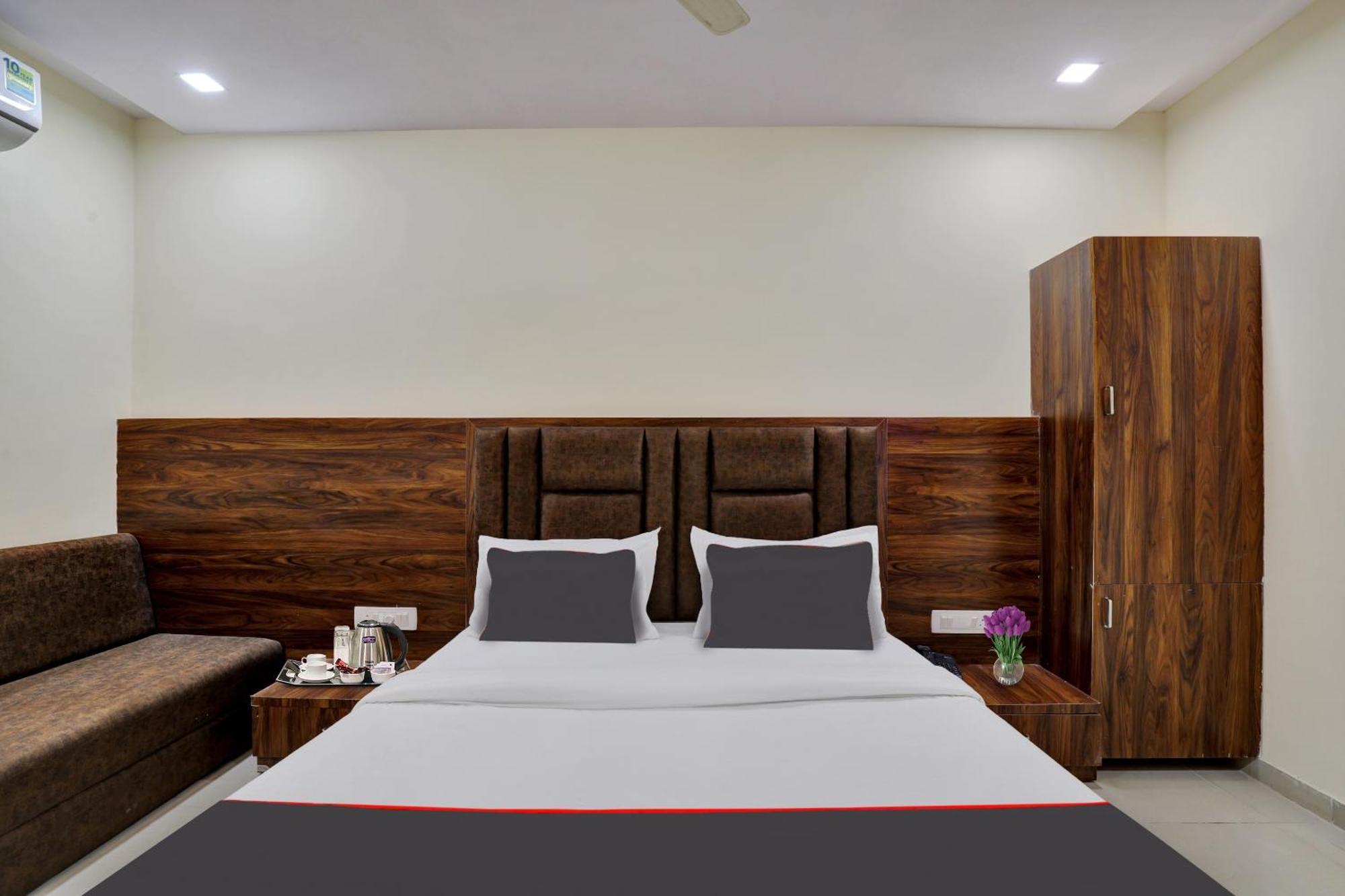 Hotel O Neelkamal أحمد أباد المظهر الخارجي الصورة